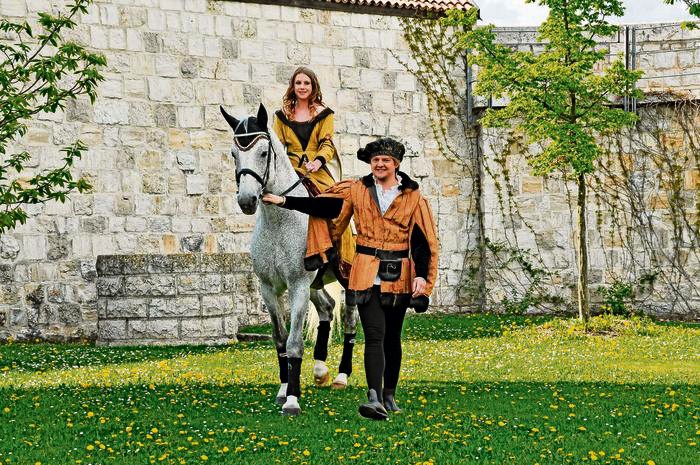 Die Agnes-BernauerFestspiele werden bestimmt wieder ein abwechslungsreiches Spektakel. Zu sehen gibt es dann nicht nur Agnes Bernauer und ihren Herzog, sondern auch einfaches Fußvolk und kämpfende Ritter in ihren Rüstungen.